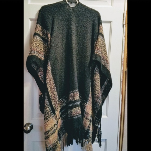 Charlotte Russe Western Inspired Kimono - Picture 2 of 3